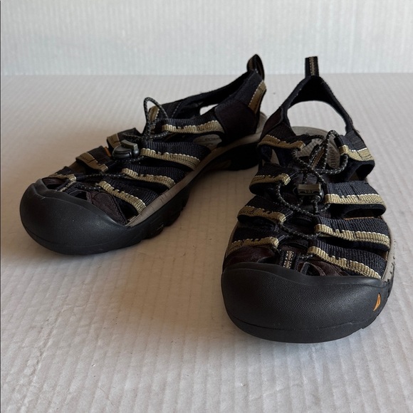 Keen Men’s Newport H2 In Black/Stone Gray main image 8